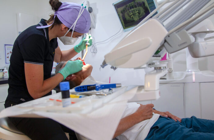 Dentist's office: dental care by a dentist